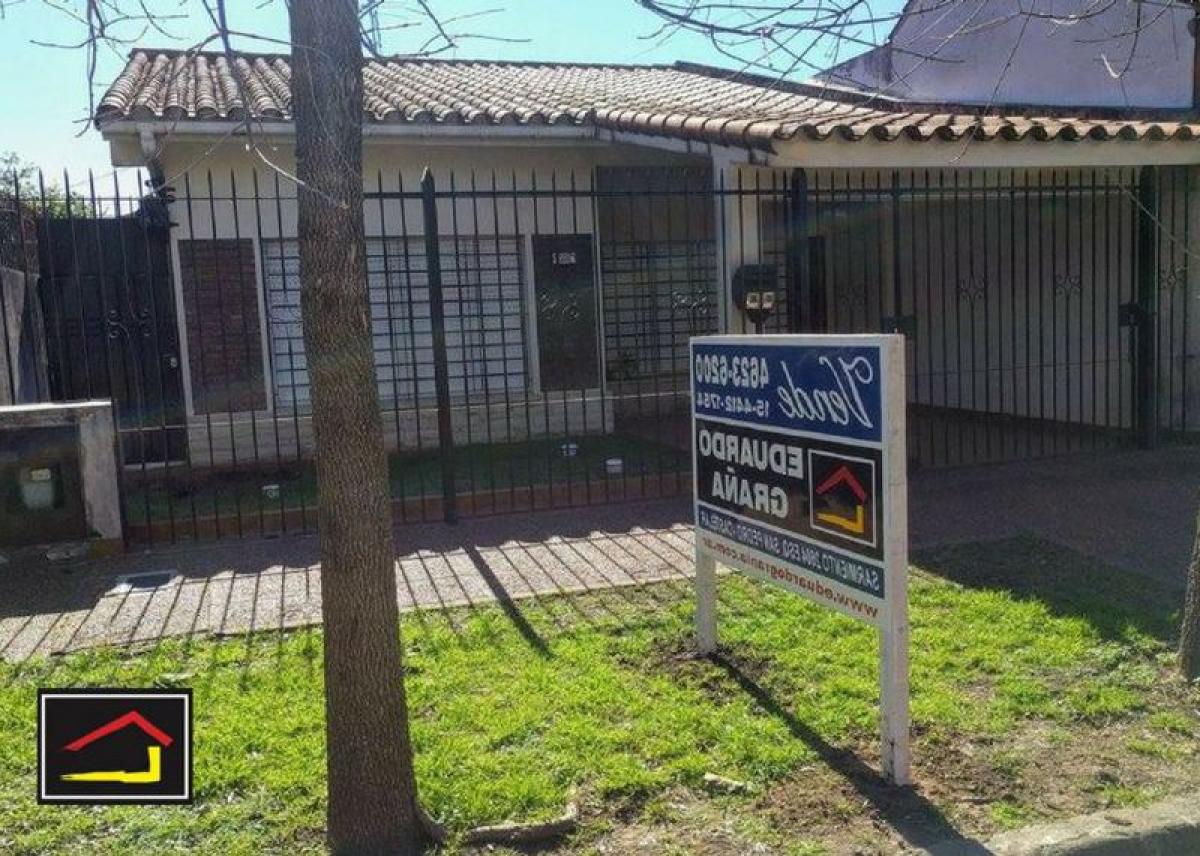 2 bedrooms House in Moron, Argentina No. 1329