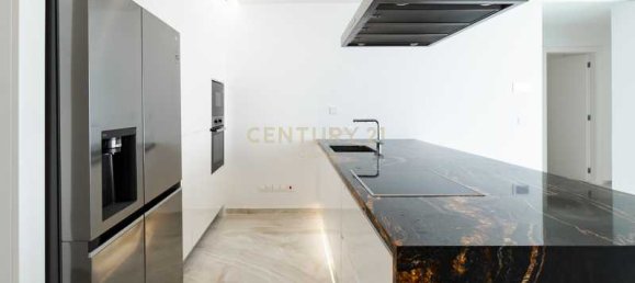 3 bedrooms Penthouse in Agios Tychonas, Cyprus No. 10933 2