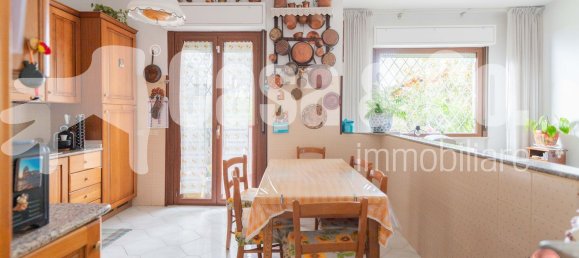 4 bedrooms Apartment in Rome, Italy No. 339436 10