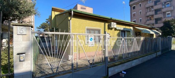 2 bedrooms Villa in Pioltello, Italy No. 45114 4