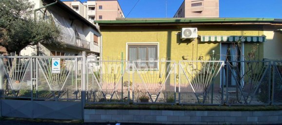 2 bedrooms Villa in Pioltello, Italy No. 45114 3