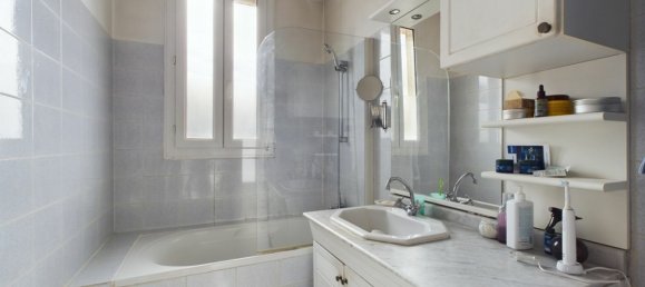 3 bedrooms House in Clamart, France No. 186521 8