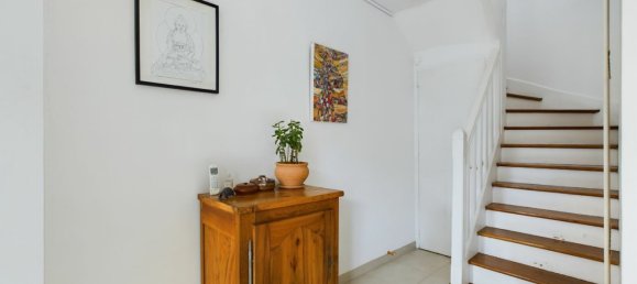 3 bedrooms House in Clamart, France No. 186521 5