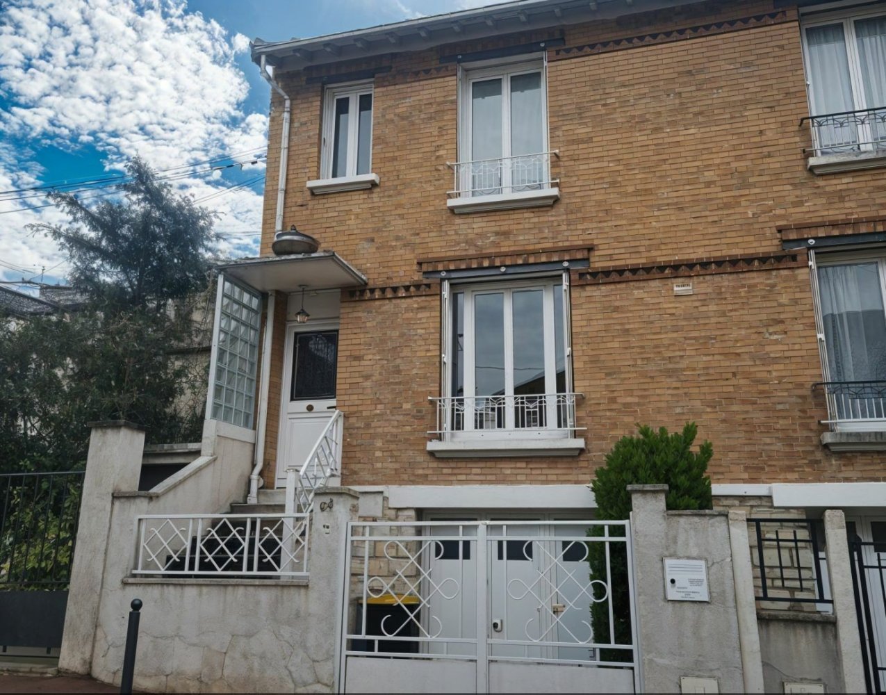 3 bedrooms House in Clamart, France No. 186521
