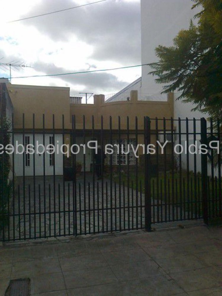 2 bedrooms House in Tres de Febrero, Argentina No. 15233