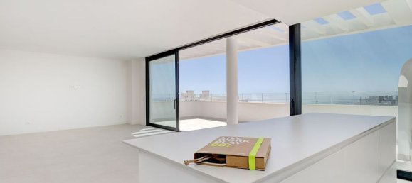 3 bedrooms Penthouse in Fuengirola, Spain No. 179988 2