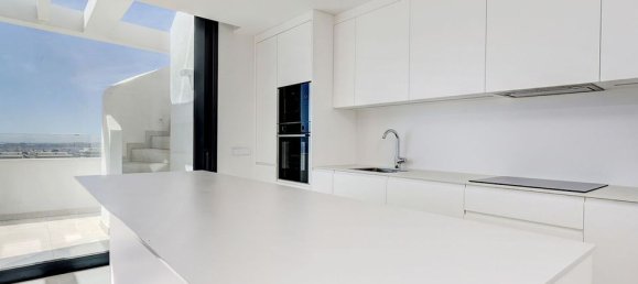 3 bedrooms Penthouse in Fuengirola, Spain No. 179988 3