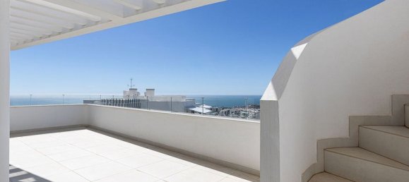 3 bedrooms Penthouse in Fuengirola, Spain No. 179988 16
