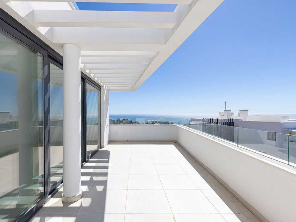 3 bedrooms Penthouse in Fuengirola, Spain No. 179988