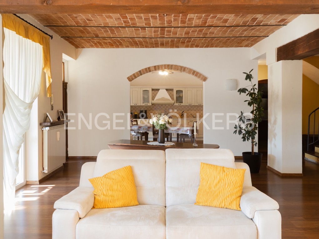 4 bedrooms House in Incisa Scapaccino, Italy No. 102274