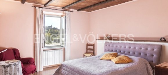 4 bedrooms House in Incisa Scapaccino, Italy No. 102274 8