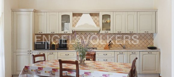 4 bedrooms House in Incisa Scapaccino, Italy No. 102274 5