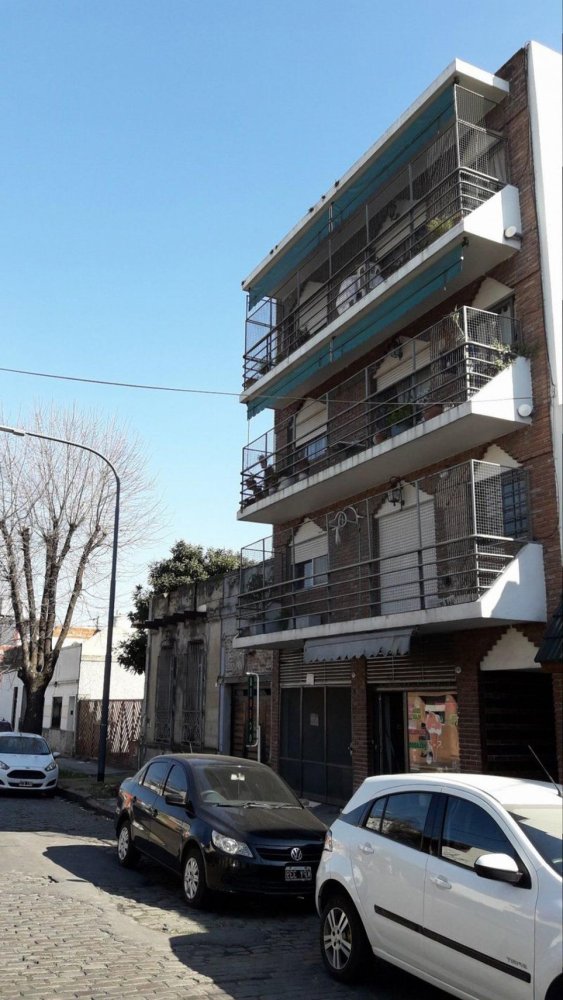 Apartamento de 3 dormitorios en Buenos Aires, Argentina No. 80461
