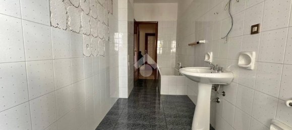 1 bedroom Apartment in Palermo, Italy No. 102448 9