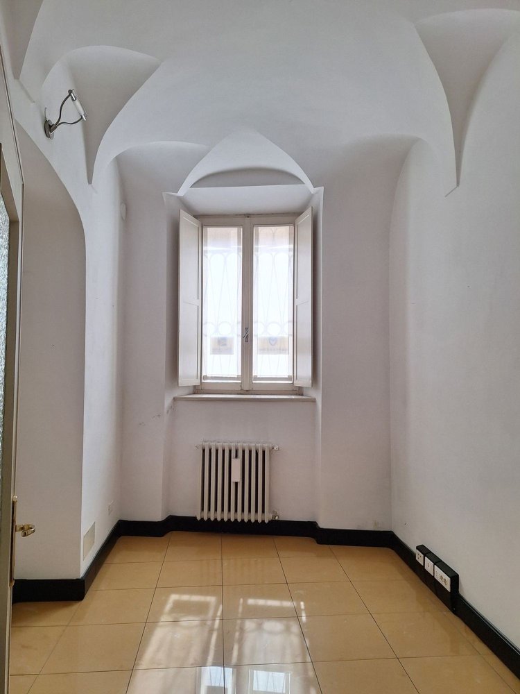 5 bedrooms Apartment in Mantua, Italy No. 396633