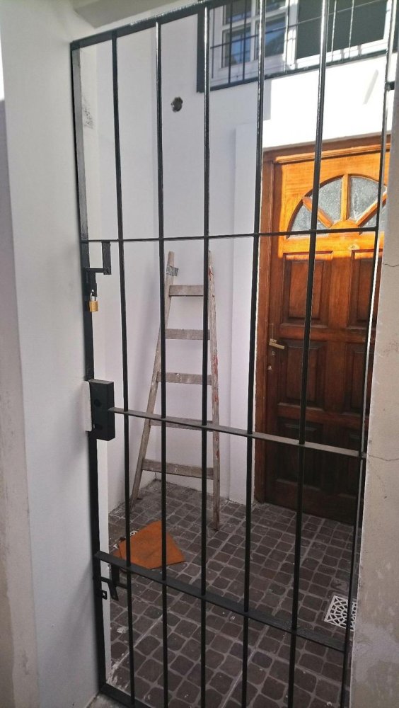 2 bedrooms House in Lanus, Argentina No. 94661