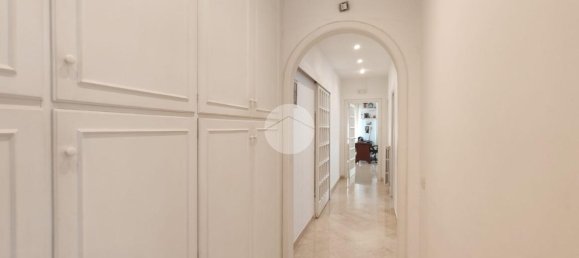 4 rooms Apartment in Naples, Italy No. 3533 7