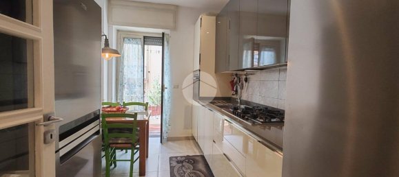 4 rooms Apartment in Naples, Italy No. 3533 4