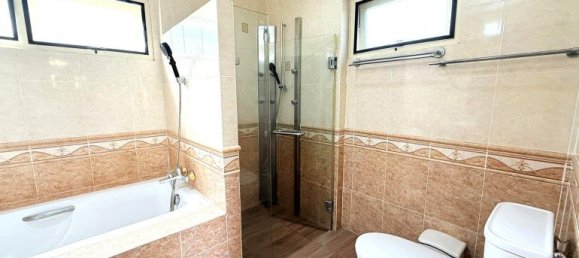 4 bedrooms House in Pattaya, Thailand No. 26716 2