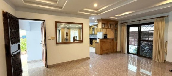 4 bedrooms House in Pattaya, Thailand No. 26716 16