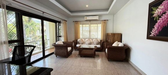 4 bedrooms House in Pattaya, Thailand No. 26716 26