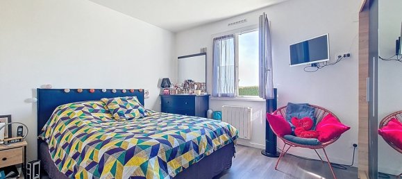 Casa de 3 dormitorios en Montsoult, France No. 111772 4