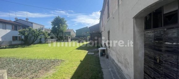 4 bedrooms House in Bovolone, Italy No. 88279 2