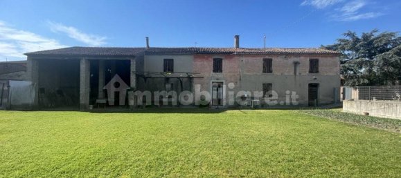 4 bedrooms House in Bovolone, Italy No. 88279 3