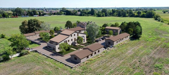 3 bedrooms Apartment in Borgo Virgilio, Italy No. 370537 2