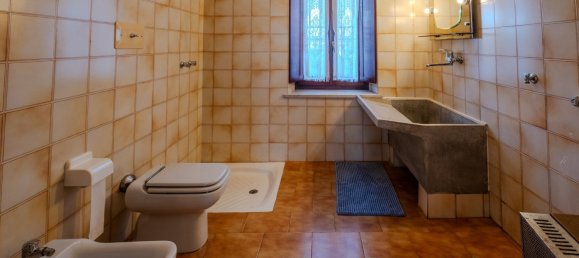 Дом с 3 спальнями в Кастильоне делле Стивьере, Италия № 151831 13