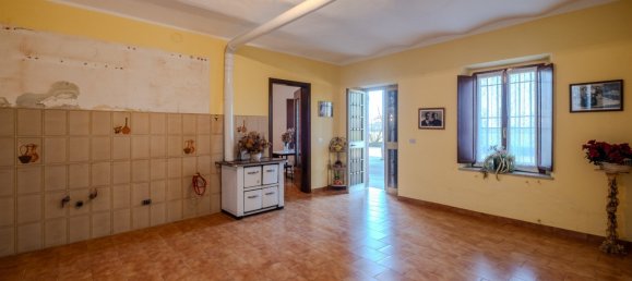 Дом с 3 спальнями в Кастильоне делле Стивьере, Италия № 151831 8