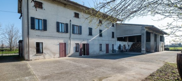 Дом с 3 спальнями в Кастильоне делле Стивьере, Италия № 151831 42