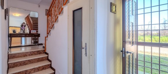 Дом с 3 спальнями в Кастильоне делле Стивьере, Италия № 151831 6