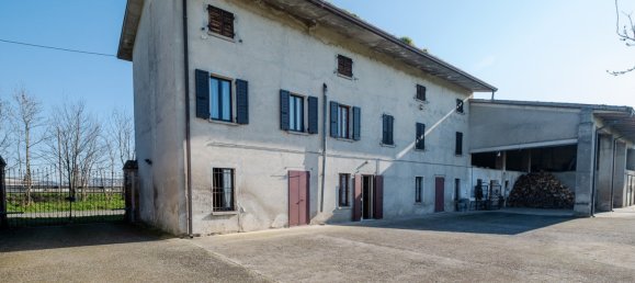 Дом с 3 спальнями в Кастильоне делле Стивьере, Италия № 151831 54