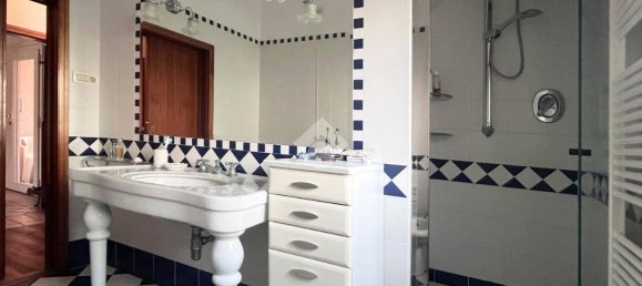 4 bedrooms Villa in Molinella, Italy No. 354478 18