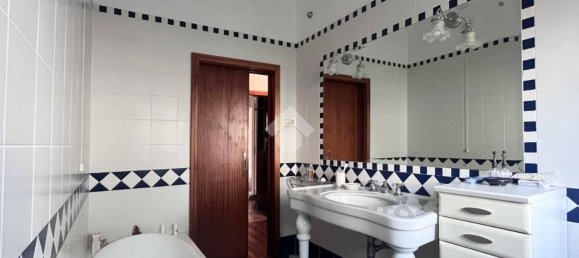 4 bedrooms Villa in Molinella, Italy No. 354478 19