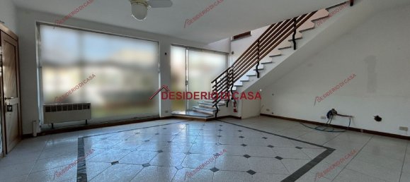 4غرفة منزل ذو طابقين في Ispra, Italy رقم 218886 3