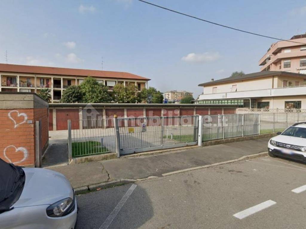  Garage in Castellanza, Italy No. 295825