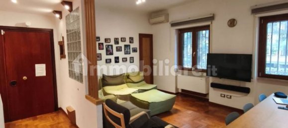 2 bedrooms Apartment in Rome, Italy No. 250922 3