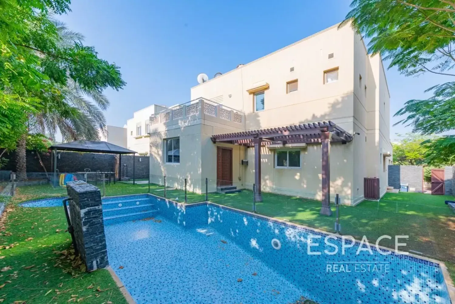 Vivenda T5 em Meadows, UAE N.º 209079