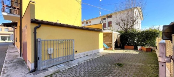 4 rooms Villa in Soliera, Italy No. 144905 3