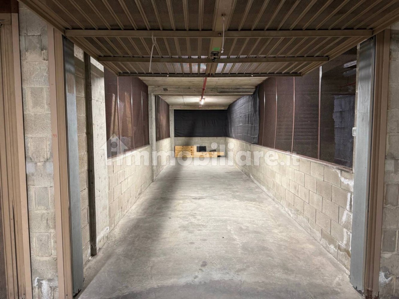Garage in Milan, Italy 30m², Nr. 273899