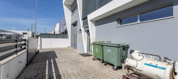 599m² Warehouse in Seixal, Portugal No. 98998 5