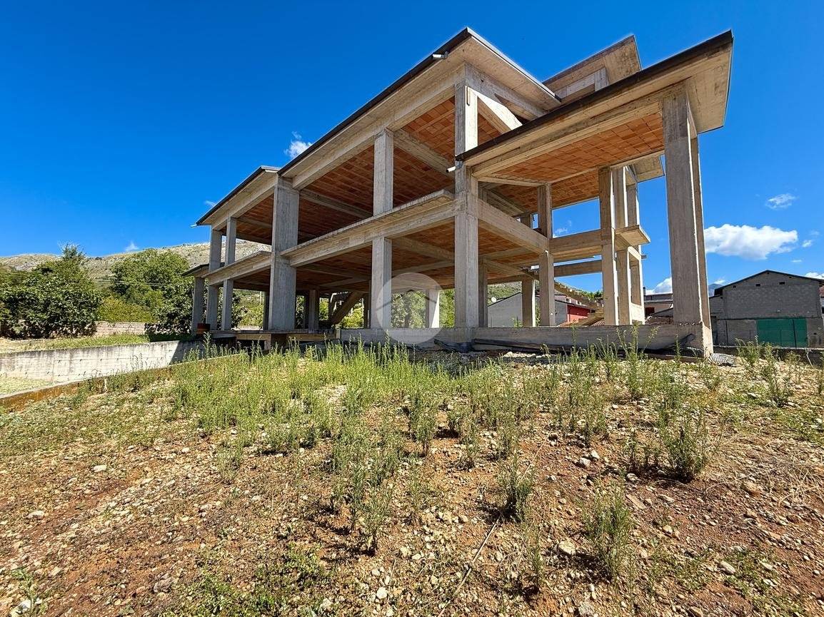 6 غرف نوم فيلا في Avezzano, Italy رقم 348522