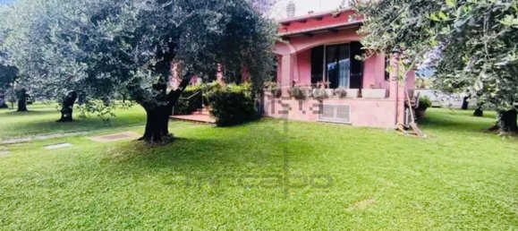 8 غرف نوم فيلا في Carrara, Italy رقم 325383 7