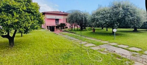 8 غرف نوم فيلا في Carrara, Italy رقم 325383 6