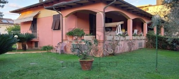 8 غرف نوم فيلا في Carrara, Italy رقم 325383 3