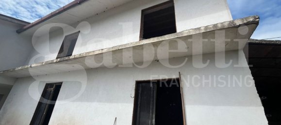 11 rooms House in Piedimonte Matese, Italy No. 63727 10