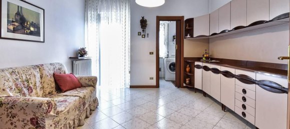 3 bedrooms Apartment in Senago, Italy No. 357885 3