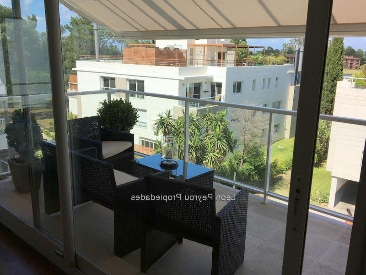 Квартира с 3 спальнями в Монтевидео, Уругвай № 2407